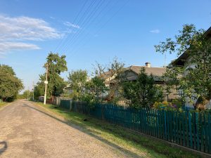 Droga główna we wsi Sadowe